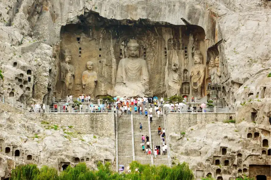 Hang đá Long Môn