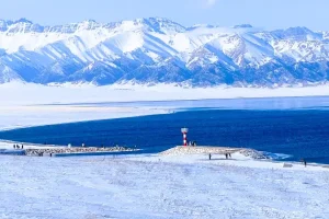 Hồ Sayram viên ngọc xanh của Tân Cương