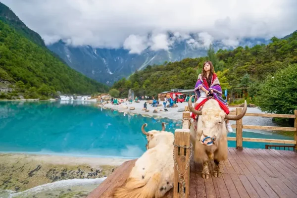 Lam Nguyệt Cốc - thung lũng tuyệt đẹp nằm dưới chân núi Ngọc Long Tuyết Sơn