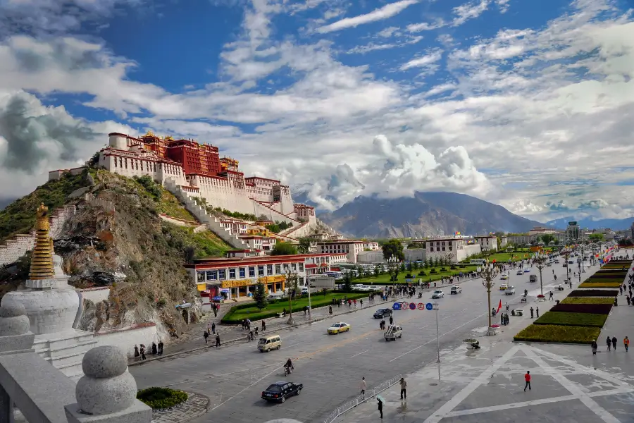 Lhasa - Trái Tim Linh Thiêng Trên Cao Nguyên Tây Tạng
