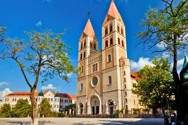 Nhà thờ St. Michael's - Tour Thanh Đảo