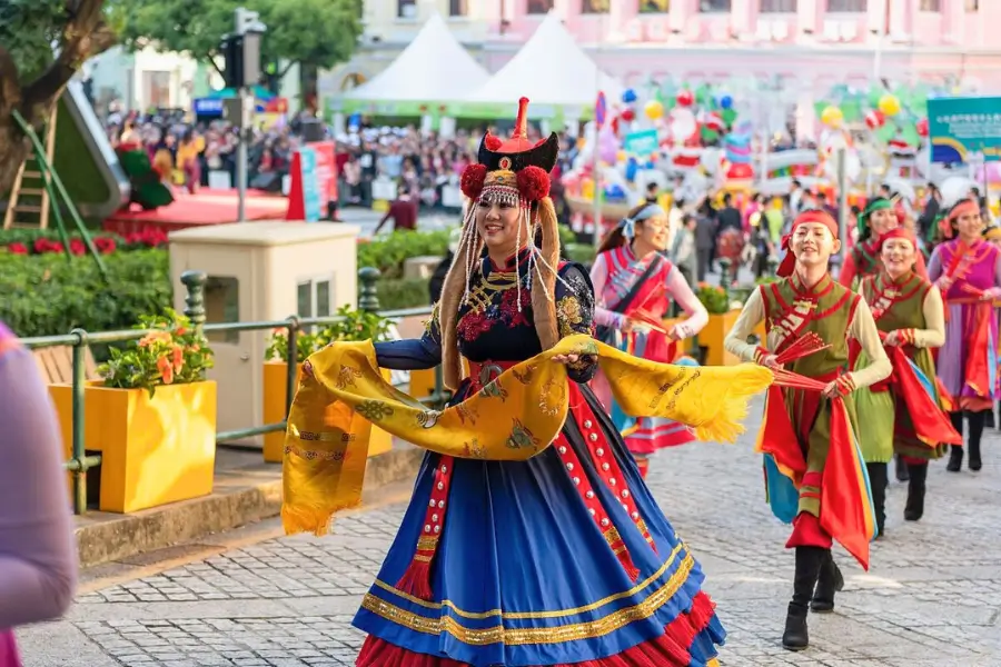 Trang phục trong lễ hội của Tây Tạng