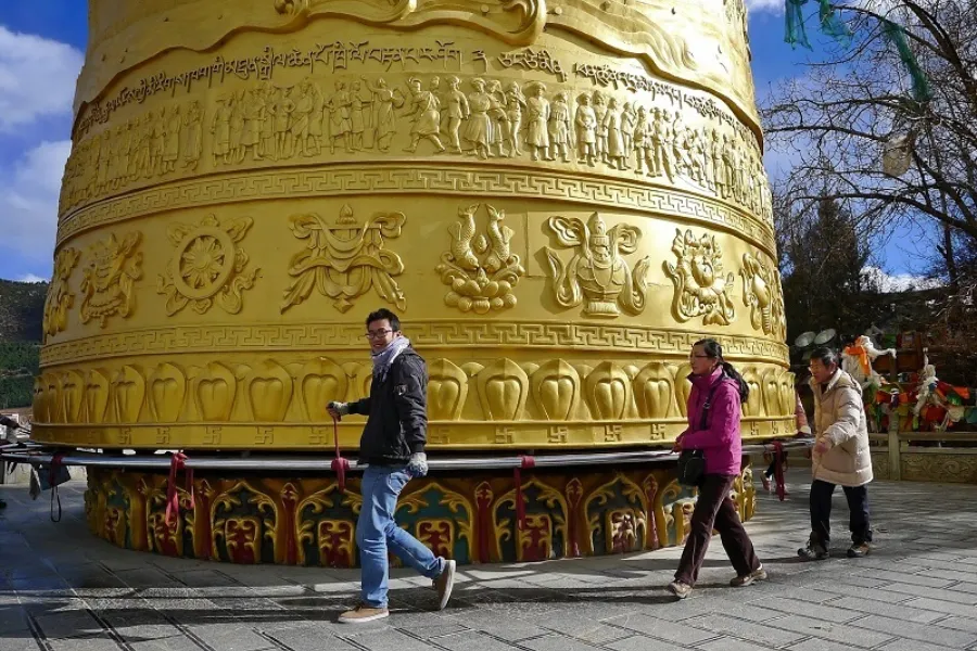 banh-xe-cau-nguyen-dukezong Thành cổ Dukezong