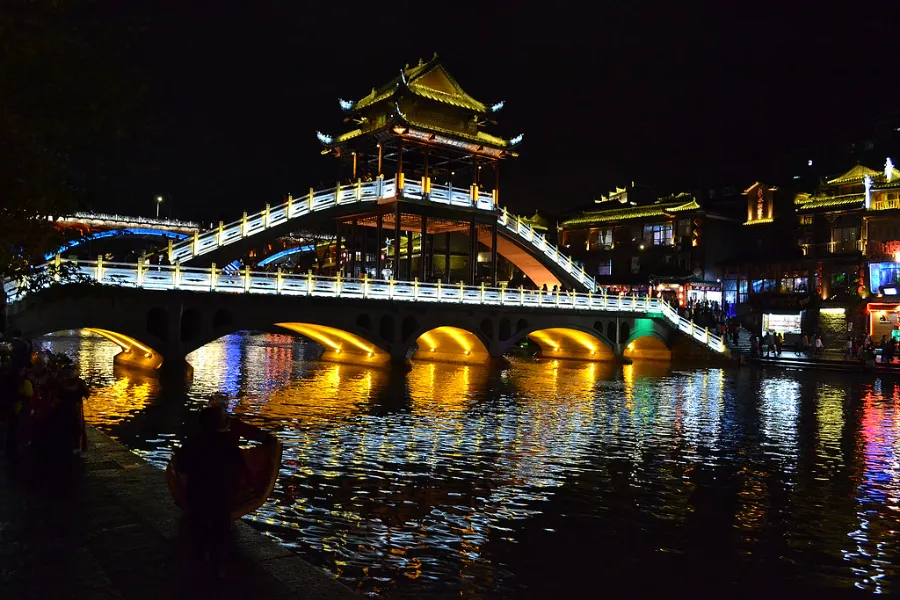 Cầu Hồng Kiều Phượng Hoàng Cổ Trấn