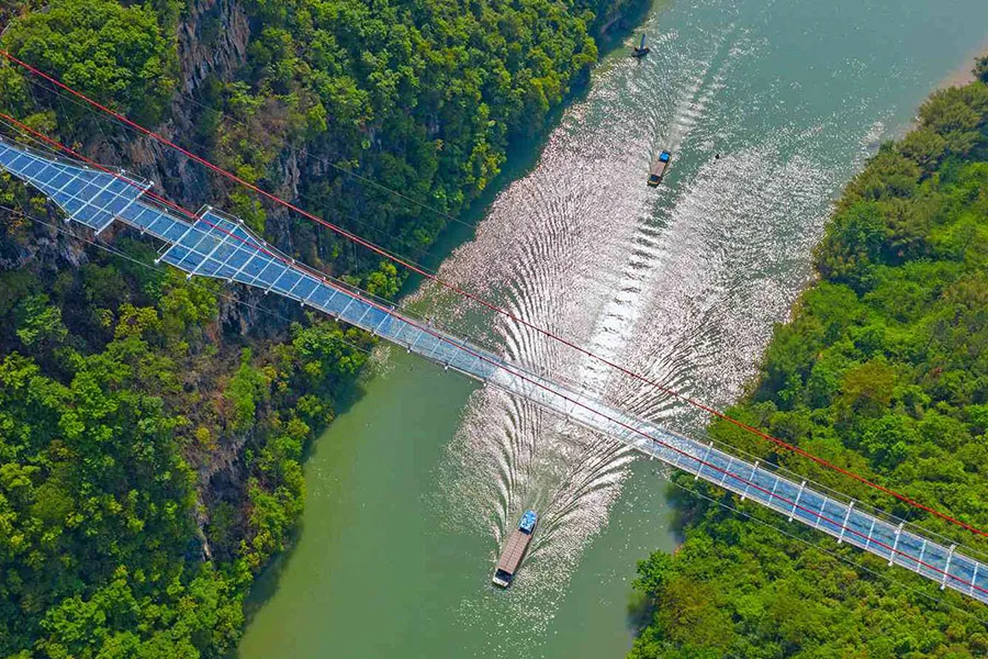 cau-kinh-thien-van-do-truong-gia-gioi-2 Cầu kính Thiên Vân Độ