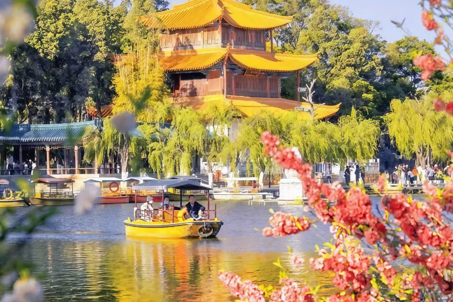 cong-vien-dai-quan-lau-2 Công viên Đại Quan Lầu trong tour Trung Quốc đường bộ