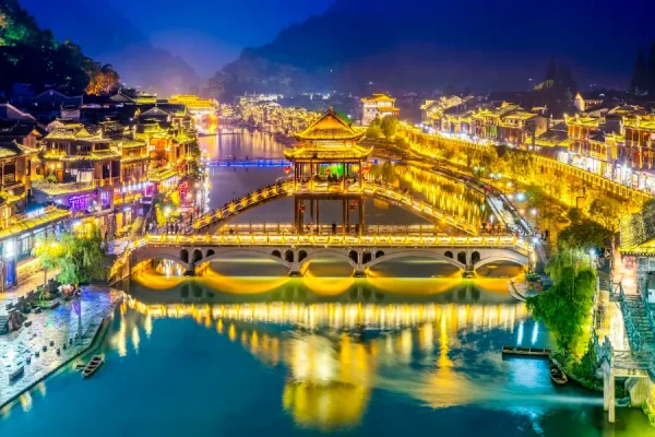 Phượng Hoàng Cổ Trấn