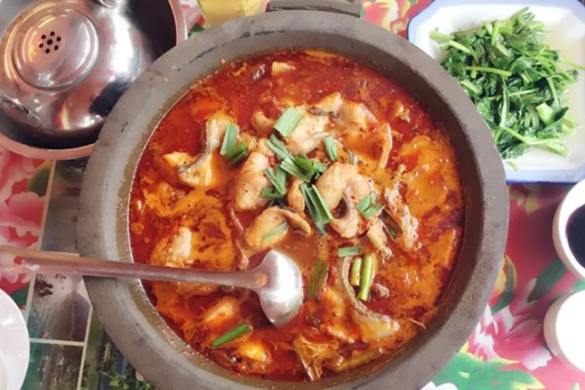 Lẩu cá cay Phượng Hoàng Cổ Trấn
