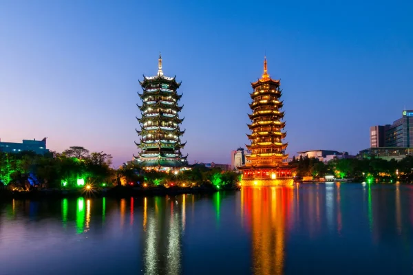 Nhật Nguyệt Song Tháp