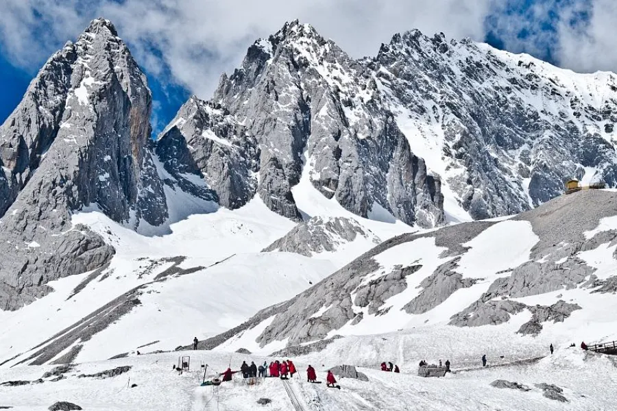 Núi tuyết Ngọc Long