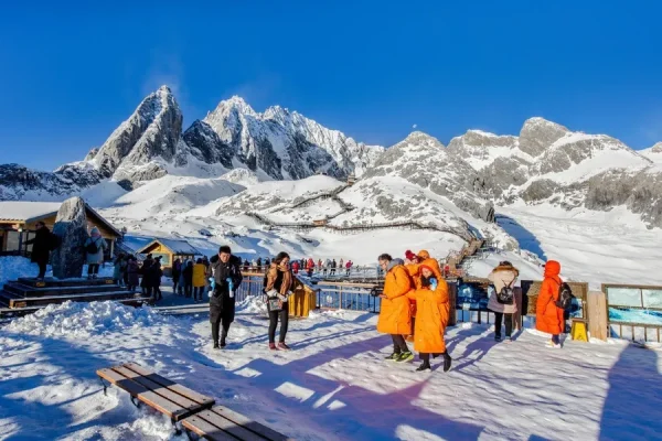 Núi tuyết Ngọc Long