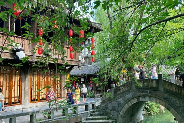 Phố cổ Cẩm Lý