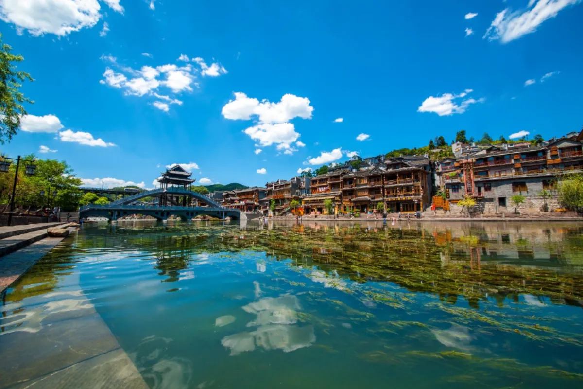 sông Đà Giang trong tour du lịch Phượng Hoàng Cổ Trấn