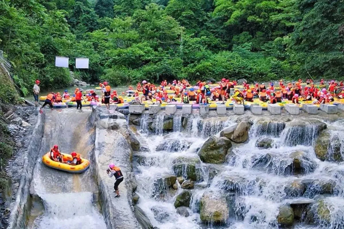 Trượt thác Kim Sa Thủy